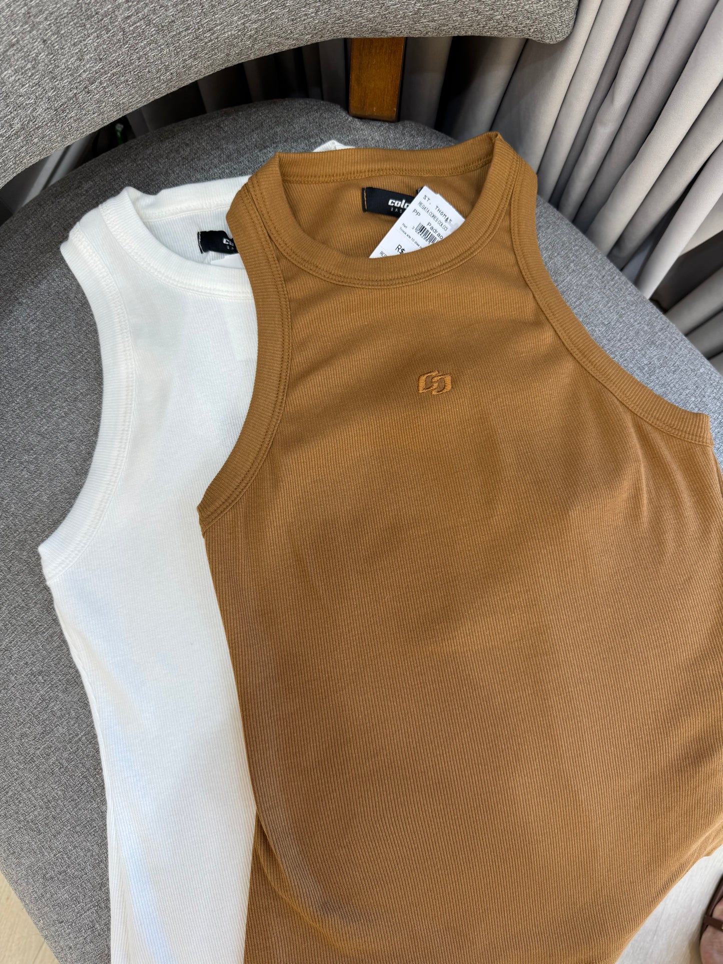 REGATA CORES COLCCI DECOTE ALTO